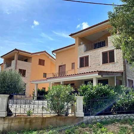 Rebeka בית הארחה 4*