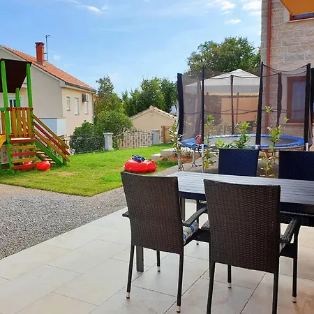 Guest house Rebeka 4*