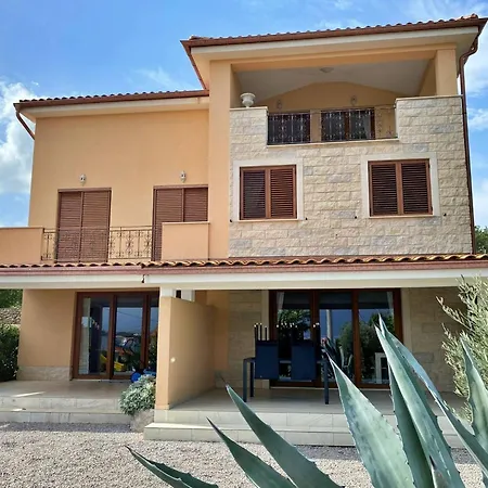 Rebeka Gostinjska kuća 4*